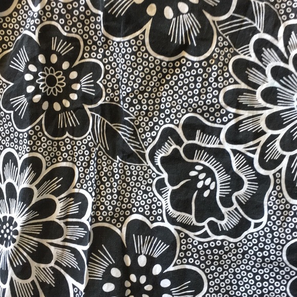 6/$20 Copper Key skirt sz 5 in black & white - Picture 6 of 8